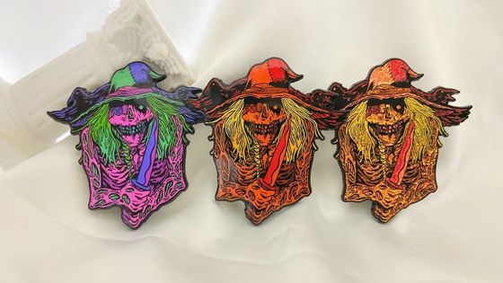 kaufen Custom Zinklegierung Lapel Pin mit weichem Emaille Glitter Finish in 1,5 mm-2 mm Dicke für Dekoration & Souvenirs online manufacture