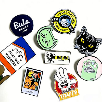 kaufen Holen Sie sich benutzerdefinierte antike vergoldete Emaillenstifte mit weichem oder hartem Stanz-Logo für Broschen-Abzeichen online manufacture