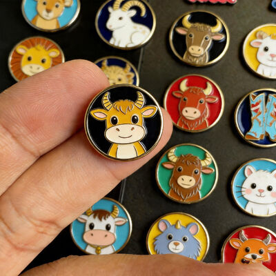 kaufen Individuelle Metall-Handy-Aufkleber – Einzigartiges Souvenir-Anhänger-Abzeichen-Design für Handy-Dekoration online manufacture