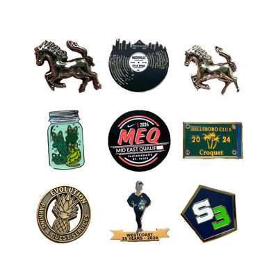 Ein guter Preis. Farbige schwarze Metall-Kustom-Lapel-Pins mit UV-Druck und Cartoon-Thema für Werbegeschenke Online