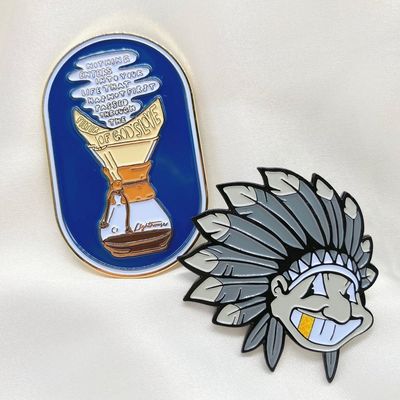 Benutzerdefinierte Pin-Abzeichen aus Emaille, Pinien, Fußball-Metall-Lapel-Abzeichen