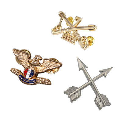 Hochwertiges Souvenir Custom Logo Metall Hartem Emailleinzeichen Mode Jersey Dekorative Lapel Pins für Kleidung