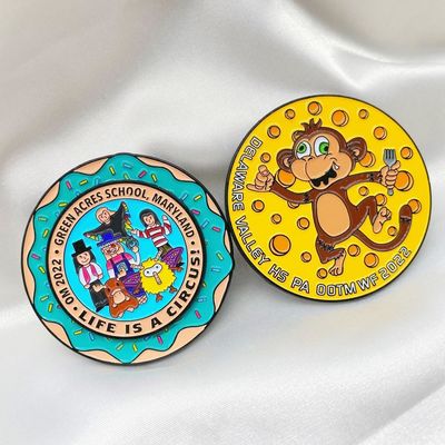 UV-Druck Custom Logo Cute Schmelzpinne Goldplattiert Hartmetall Lapel Pin