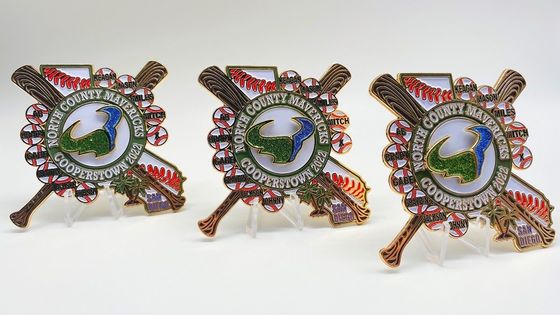 Ein guter Preis. Custom 1.5in Soft Enamel Lapel Pins für Branding und Firmenidentität Online