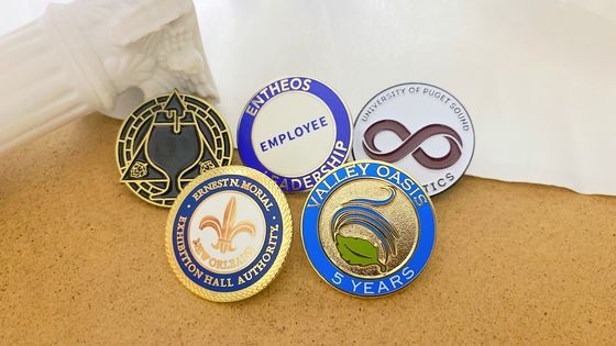 Runde Metallpins für Kleidung
