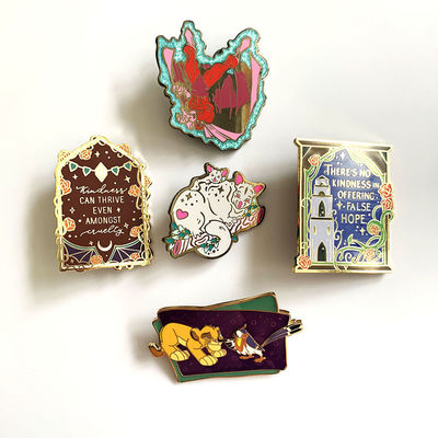 Ein guter Preis. Benutzerdefinierte Lapel-Stift mit UV-Silkscreen-Pad, gedruckt und benutzerdefiniertes Farbdesign Online