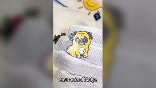 Fabrikspezifische harte Emaille-Pins | Goldene Reversabzeichen mit Perlmutt | Niedliche Metall-Souvenir-Pins „Who“.