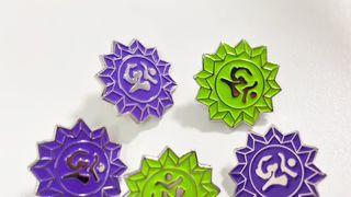 Individuelle Branding-Lösung für Emaille-Pins