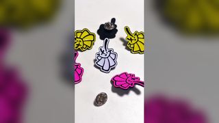 OEM-kundenspezifischer Emaille-Pin, weicher Emaille-Pin mit glitzerndem Metallabzeichen, Logo-Maker, UV-Druck, süßer Anime, hartes E